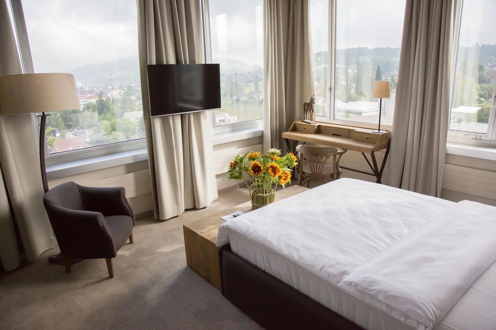 Glashaus Hotel Menziken Экстерьер фото